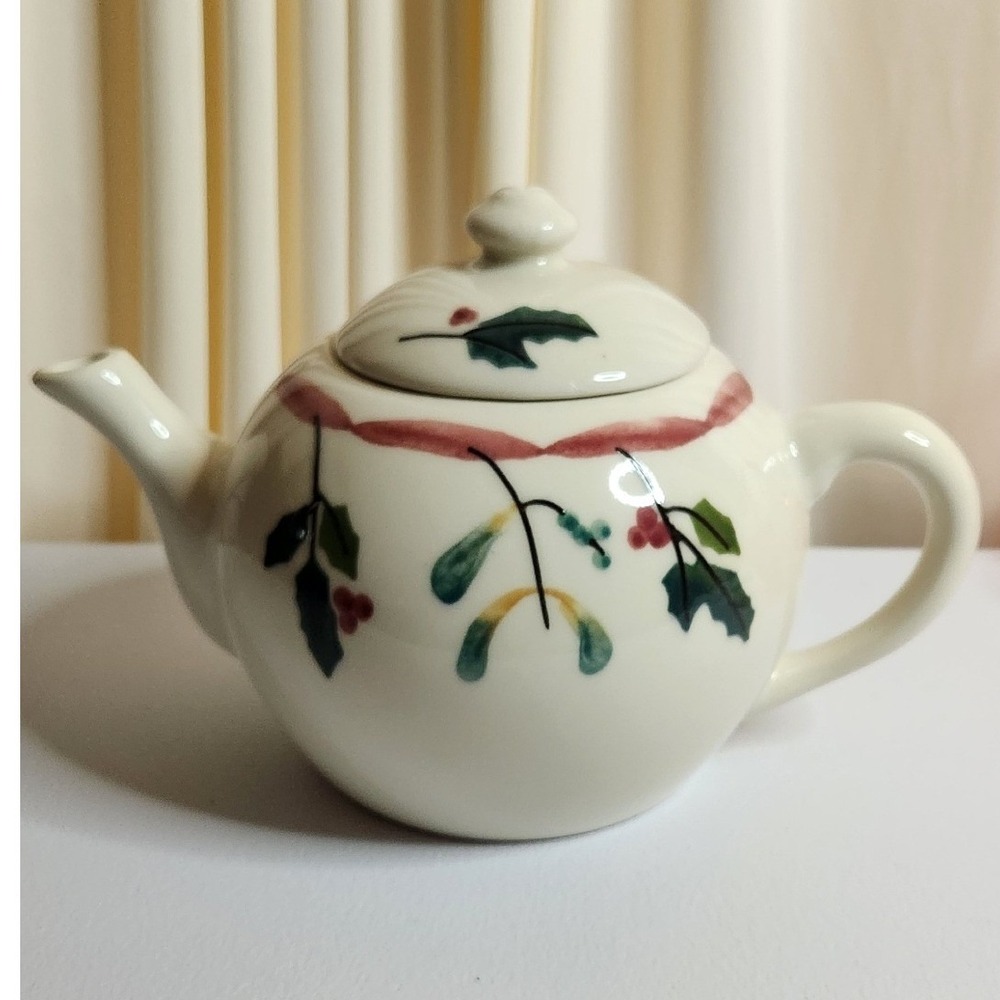 Hartstone Pottery Christmas Garland Teapot